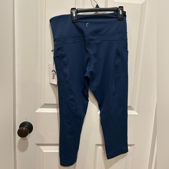 Zyia Light n Tight Capri Leggings - Picture 6 of 8